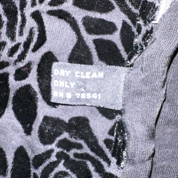 Vintage Black Velvet Rose Scarf - Picture 9 of 10